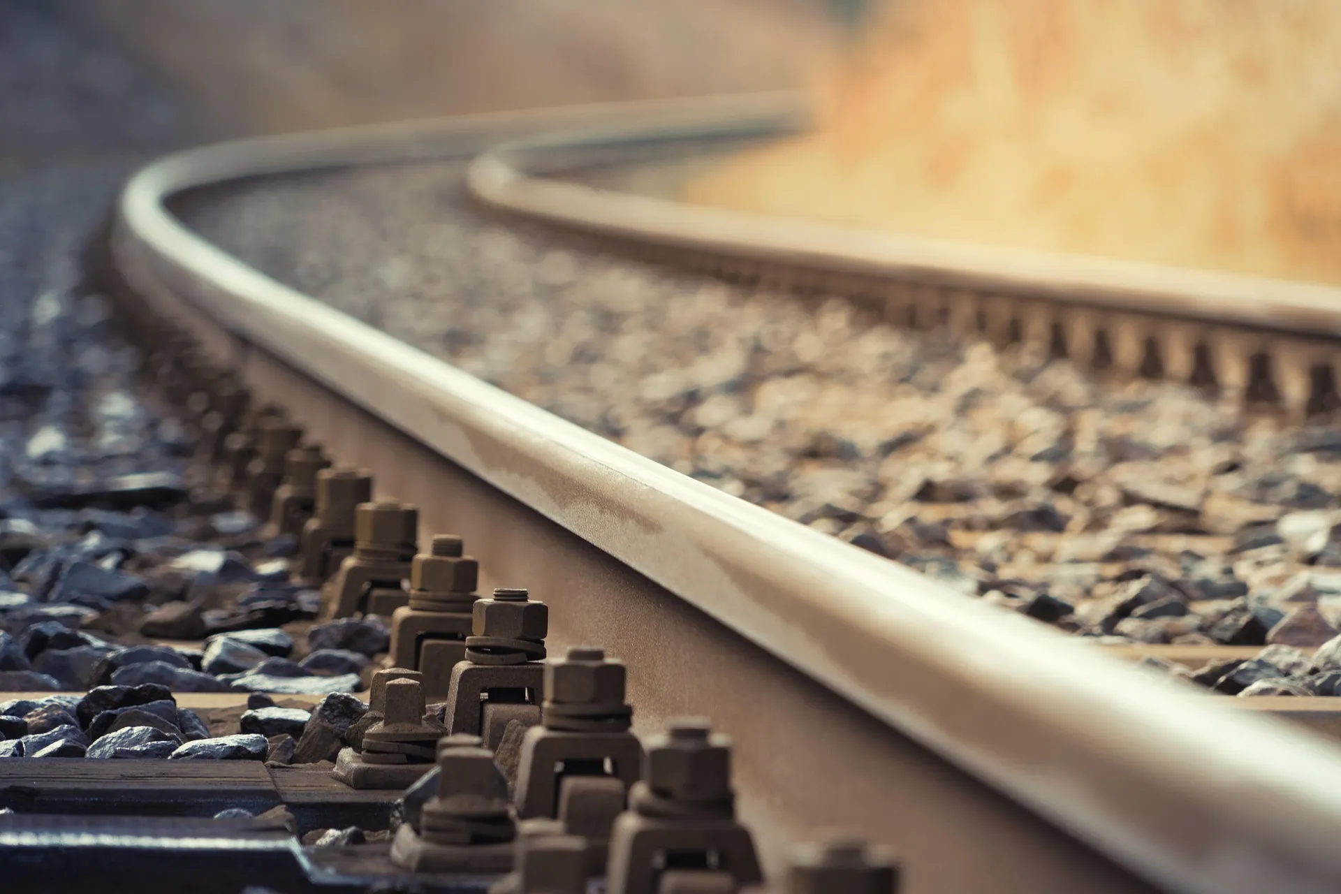 Railway - Specialized crane equipment solutions and industrial lifting systems