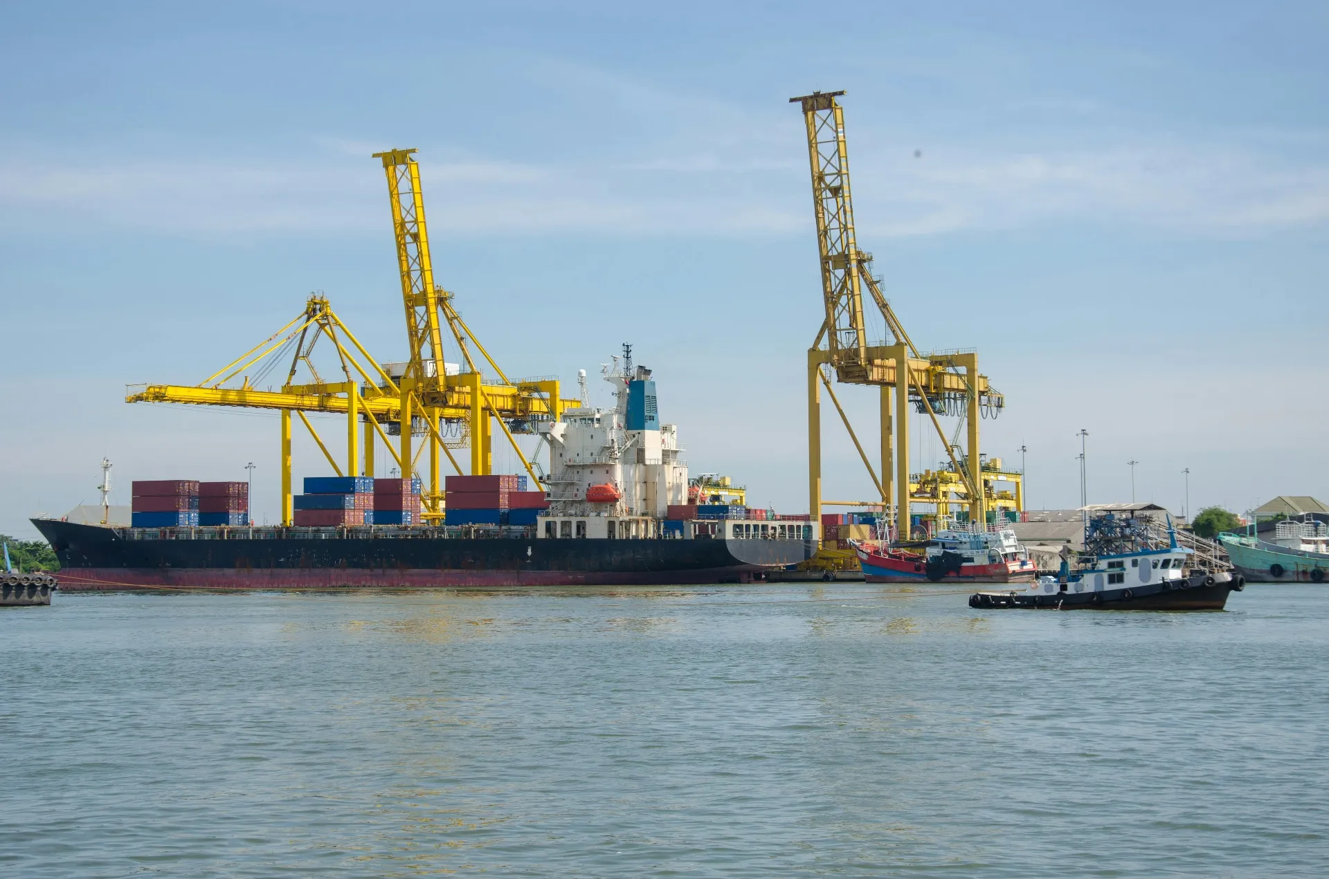 Ship & Port - Specialized crane equipment solutions and industrial lifting systems