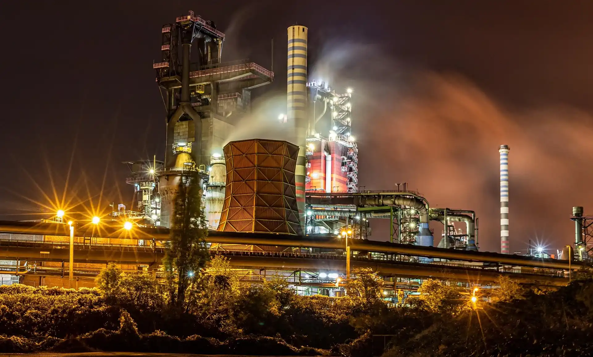 Iron Steel & Metallurgy - Specialized crane equipment solutions and industrial lifting systems